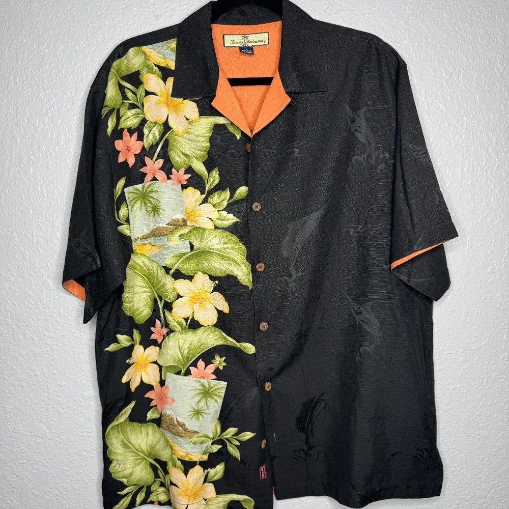 Tommy Bahama Men's black silk Hawaiian‎ Shirt multi color floral accents Small